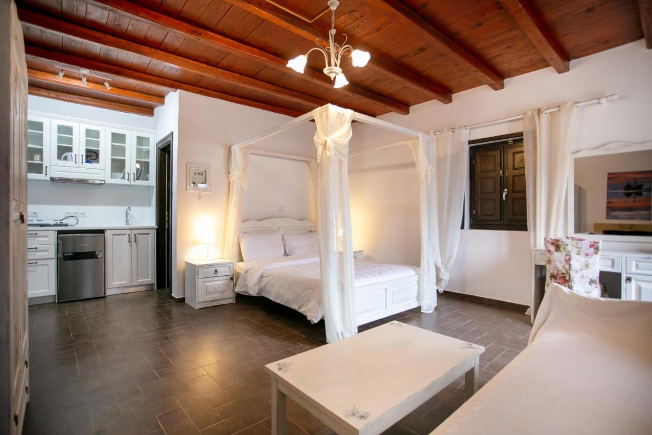 Traditional Apartments Plagiaki Néon Oítilon Extérieur photo