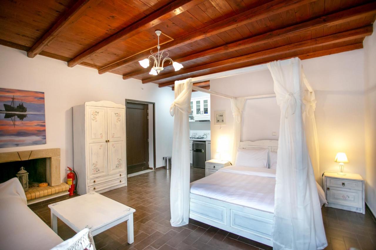Traditional Apartments Plagiaki Néon Oítilon Extérieur photo