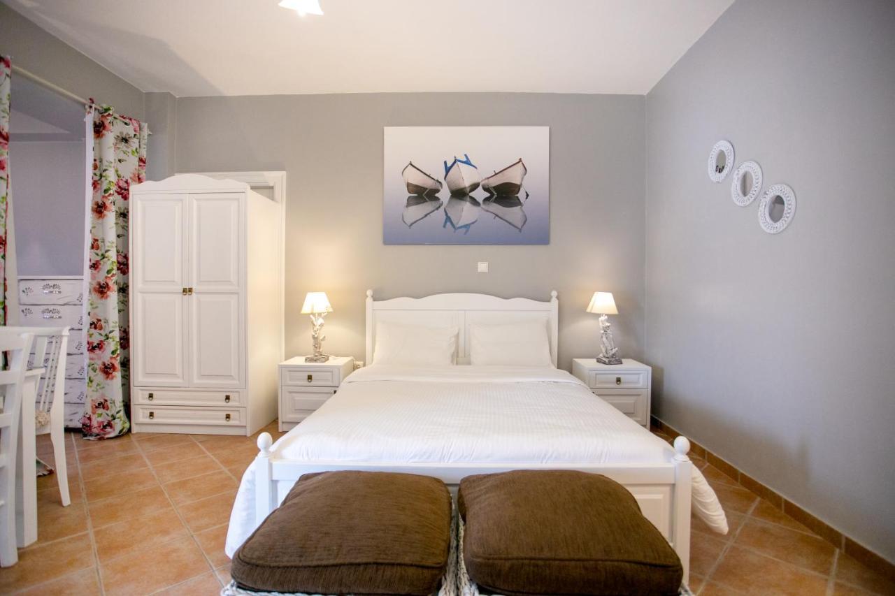 Traditional Apartments Plagiaki Néon Oítilon Extérieur photo