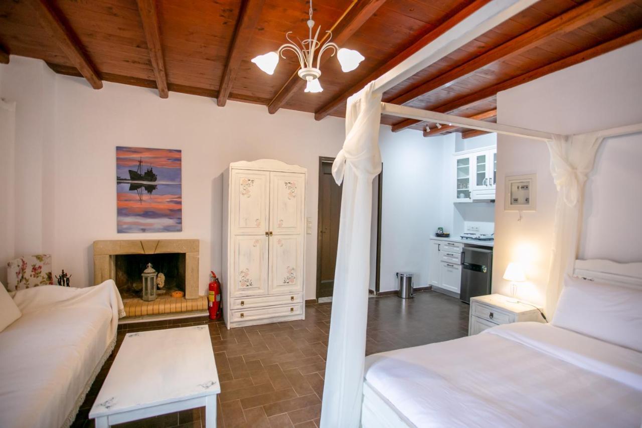 Traditional Apartments Plagiaki Néon Oítilon Extérieur photo