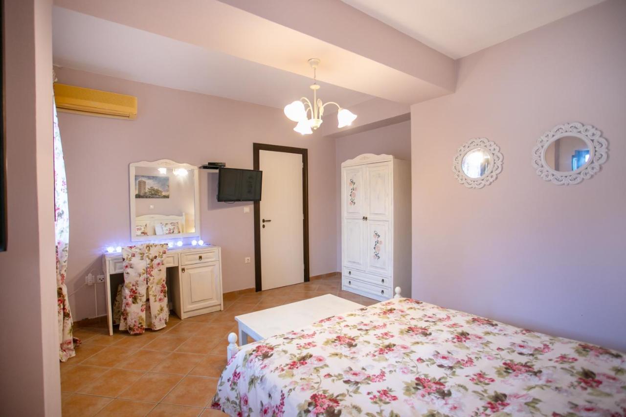 Traditional Apartments Plagiaki Néon Oítilon Extérieur photo