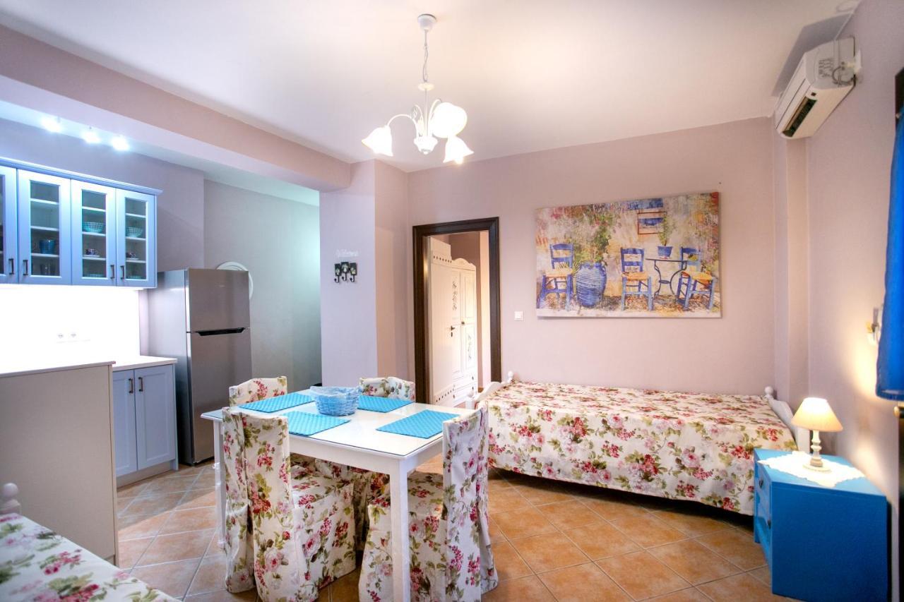 Traditional Apartments Plagiaki Néon Oítilon Extérieur photo
