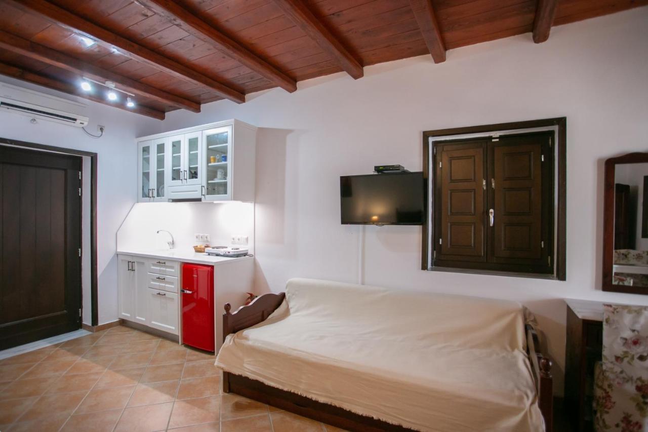Traditional Apartments Plagiaki Néon Oítilon Extérieur photo