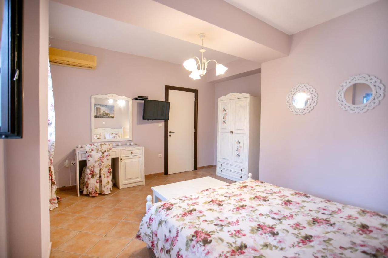 Traditional Apartments Plagiaki Néon Oítilon Extérieur photo