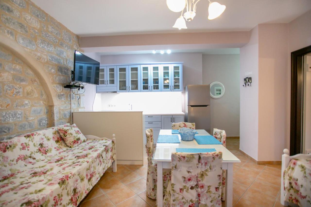Traditional Apartments Plagiaki Néon Oítilon Extérieur photo