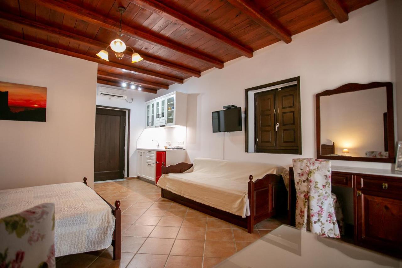 Traditional Apartments Plagiaki Néon Oítilon Extérieur photo