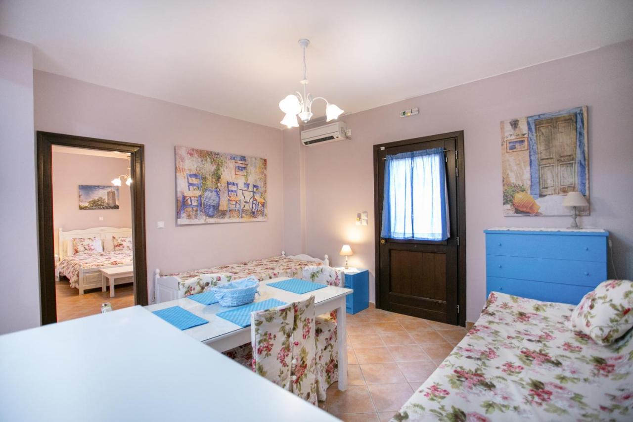 Traditional Apartments Plagiaki Néon Oítilon Extérieur photo