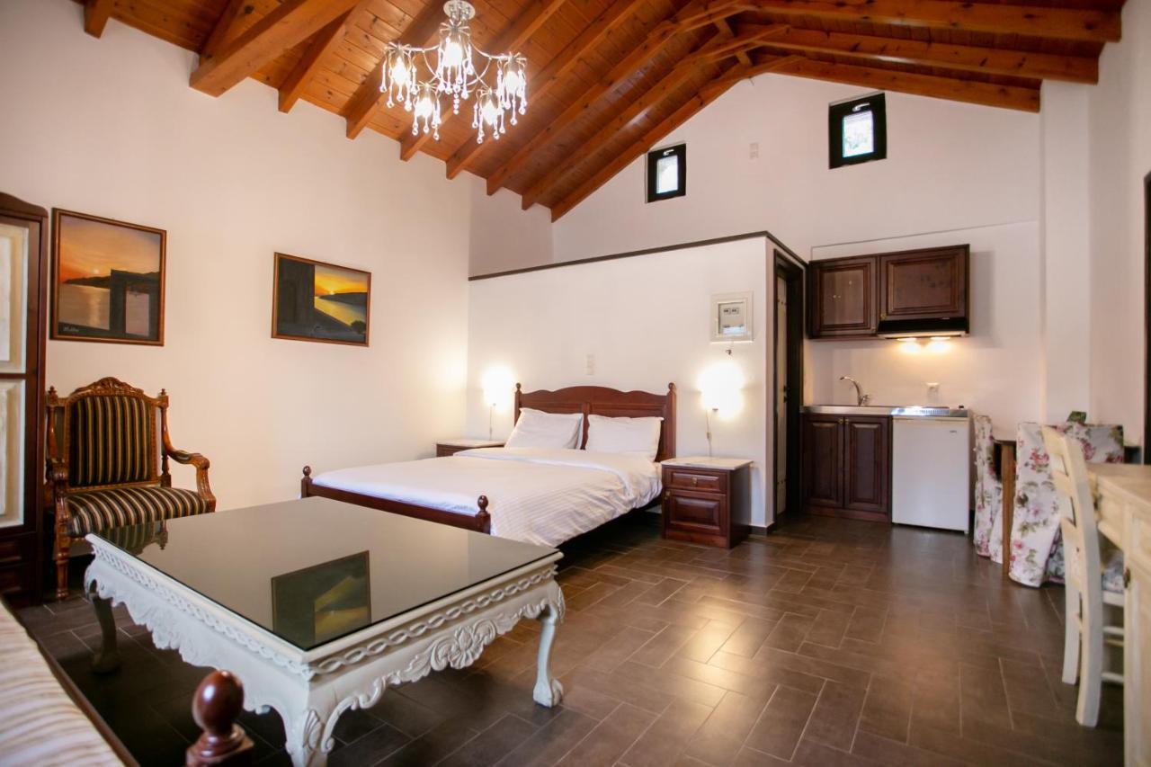 Traditional Apartments Plagiaki Néon Oítilon Extérieur photo